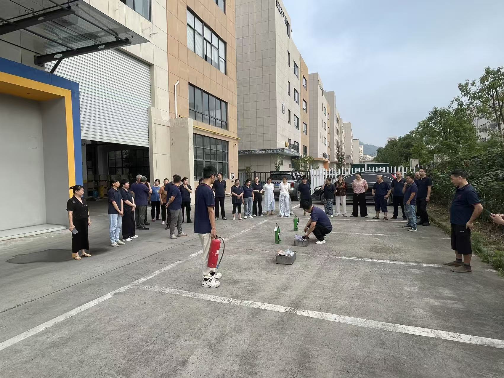 Memperkuat Kesadaran Keselamatan Kebakaran dan Membangun Pertahanan yang Aman – Zhejiang Yaodong Intelligent Manufacturing Technology Co., Ltd. Melakukan Latihan Keselamatan Kebakaran