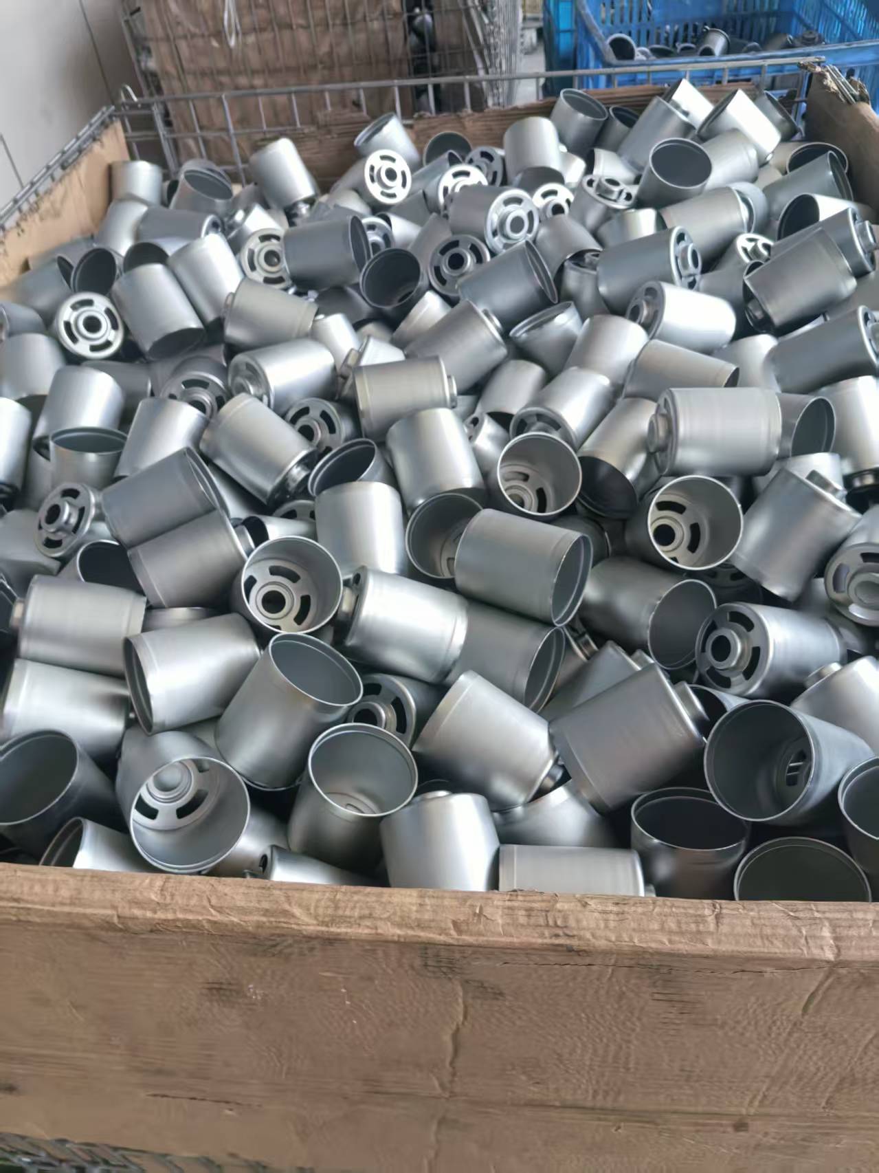 Lokakarya Stamping Cerdas Yaodong Zhejiang untuk Enklosur Resmi Memulai Produksi, Menandai Tonggak Baru dalam Peningkatan Kualitas dan Peningkatan Efisiensi